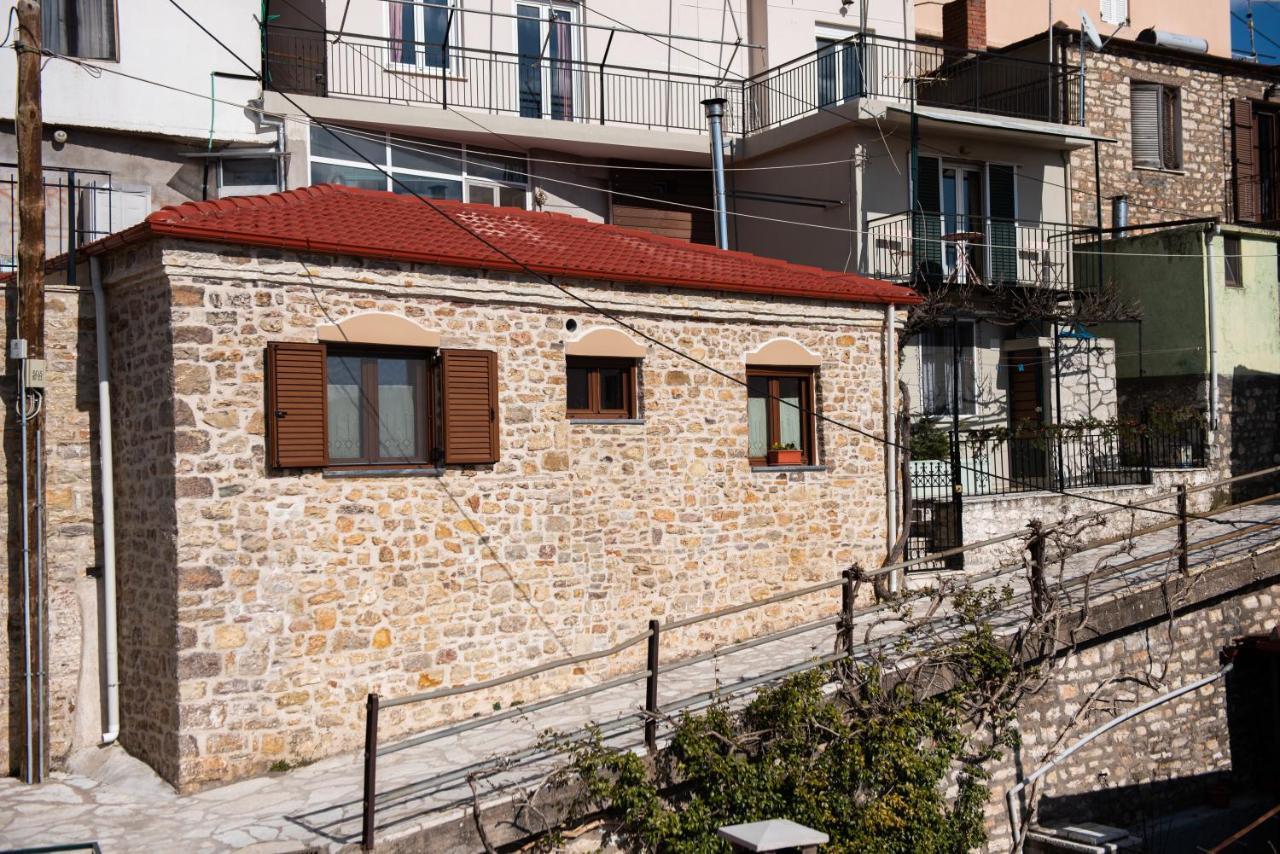 Το Πέτρινο Της Γιαγιάς Μαρίκας Lejlighed Karpenísion Eksteriør billede